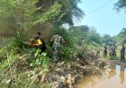 Kompak,-Polres-Ponorogo-Bersama-TNI-dan-Warga-Bersihkan-Sungai-Cegah-Banjir