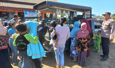 Jumat-Curhat-dan-Berkah,-Polisi-di-Kediri-Berbagi-Sayuran