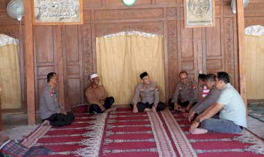 Sampaikan-Pesan-Pemilu-Damai-Kapolres-Ponorogo-Kunjungi-Ponpes-Fathul-Muna-Mladangan