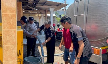 Sambut-HUT-Humas-Polri-Ke-72,-Polresta-Sidoarjo-Berikan-Bantuan-Air-Bersih