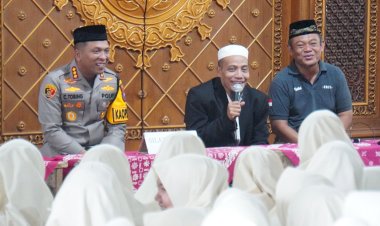 Kapolresta-Sidoarjo-Edukasi-Santri-Bijak-Hadapi-Era-Digital