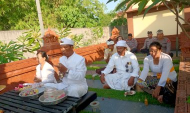 Ibadah-Suci-Tilem-di-Pura-Kertha-Bumi-Bhayangkara-di-Polresta-Sidoarjo