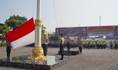 Upacara-Hari-Kesadaran-Nasional,-Polresta-Sidoarjo-Apresiasi-Polwan-Berprestasi-Internasional