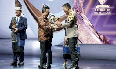 Tingkatkan-Inovasi-Digital-Layanan-Publik,-Kapolresta-Sidoarjo-Terima-Penghargaan-Pemimpin-Daerah-Awards-2024