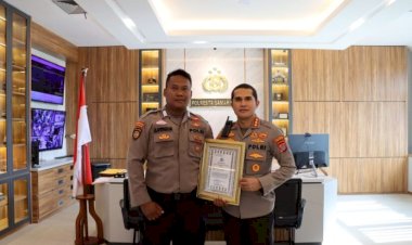 Kadivhumas-Sampaikan-Apresiasi-Kapolri-ke-Anggota-yang-Jadi-Penggali-Kubur