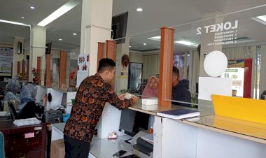 Antusias,-Warga-Ponorogo-Manfaatkan-Pemutihan-Pajak-Ranmor-di-Hari-Bhayangkara-ke-78-dan-HUT-Kemerdekaan-RI-ke-79