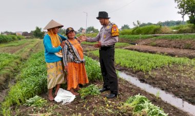Upaya-Ketahanan-Pangan,-Polisi-Bantu-Petani-di-Balongbendo-Kelola-Lahan-Tidur-Jadi-Lebih-Produktif