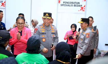 Kapolri-Bagikan-Sembako-dan-Alat-Bantu-Disabilitas-di-Puncak-Bakti-Kesehatan