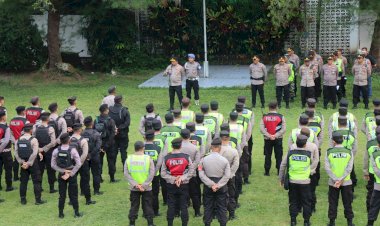 Kolaborasi-Polisi-dan-TNI-Amankan-Pengesahan-Warga-Baru-Perguruan-Silat-di-Blitar