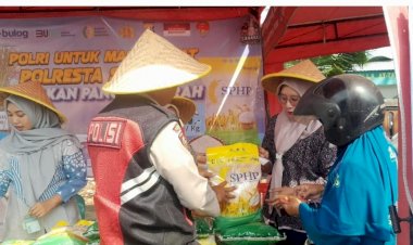 Polsek-Krian-Gelar-Bazar-Murah-dan-Distribusi-ke-Warga