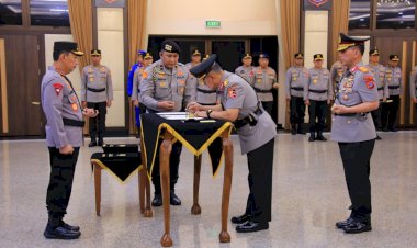 Kapolri-Pimpin-Sertijab-Sejumlah-Pejabat-Tinggi-Polri,-Tegaskan-Komitmen-Penguatan-Kinerja-dan-Regenerasi-Kepemimpinan