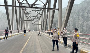 Polda-Jatim-Himbau-Warga-Tetap-Waspada-Antisipasi-Letusan-Sekunder-Gunung-Semeru