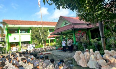 Polres-Probolinggo-Kota-Cegah-Bullying,-Beri-Edukasi-Pelajar-di-Sejumlah-Sekolah