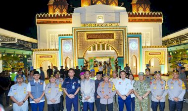 Tinjau-Stasiun-Tugu-DIY,-Kapolri-Pastikan-Puncak-Arus-Mudik-Berjalan-Aman