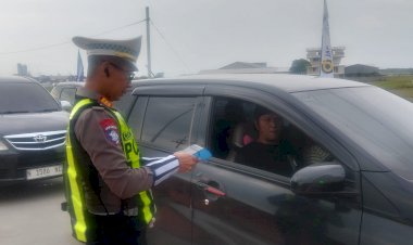 Polda-Jatim-Terapkan-Mobile-Reader-di-Gerbang-Tol-Situbondo-Barat
