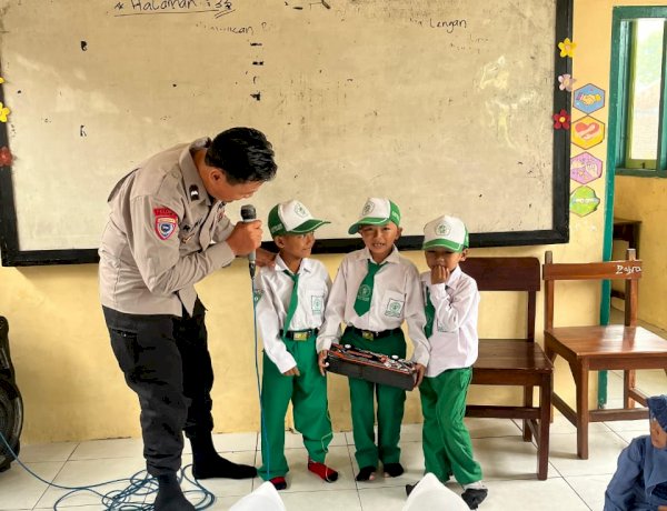Polsek Wonoayu Edukasi Pelajar MI Miftahul Ulum untuk Cegah Perundungan