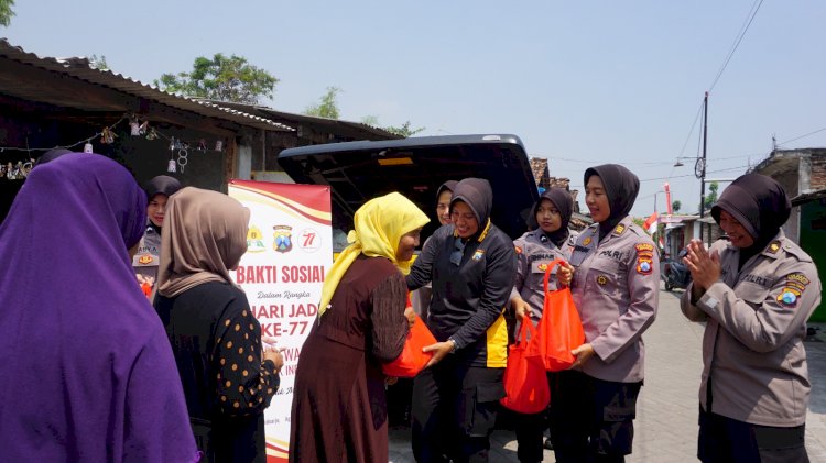Polwan Polresta Sidoarjo Gelar Bakti Sosial Peringati Hari Jadi ke-77