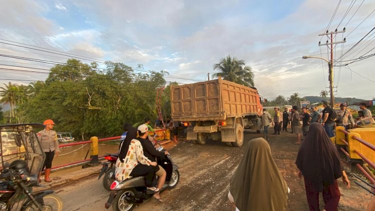 Kolaborasi Polri dan Masyarakat Sukses Pulihkan Jembatan Pandan Tapanuli Tengah