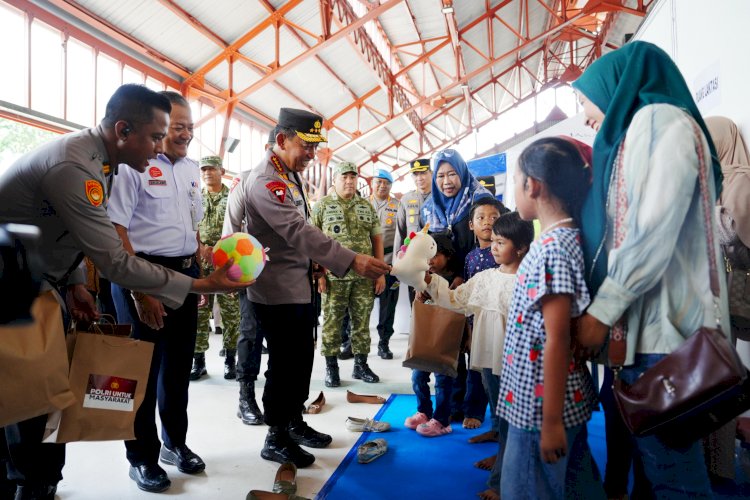 Kapolri Tinjau Kesiapan Pelayanan dan Pengamanan Nataru di Stasiun Tawang Semarang
