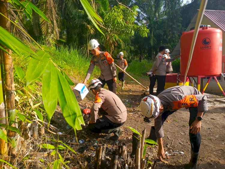 Tim SAR Resimen II Pas Pelopor Normalisasi Sungai dan Dukung Pembangunan Huntara di Agam